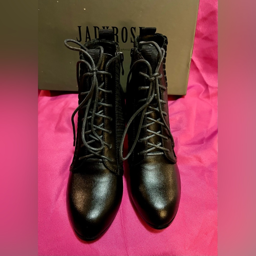 JADYROSE Black lace-up leather ankle boot size 8